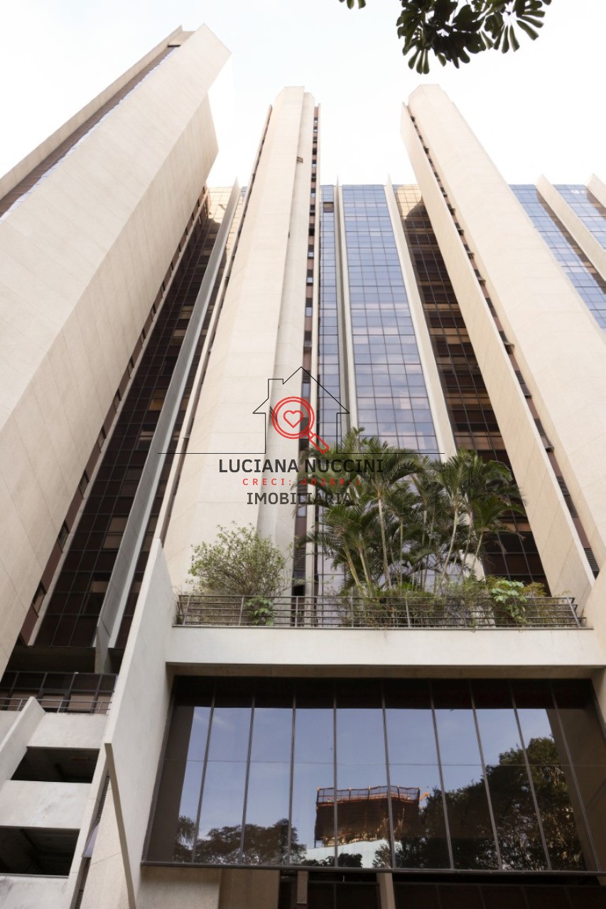 Conjunto comercial de luxo no Brooklin Paulista, São Paulo-SP: 5 salas, 8 banheiros, 17 vagas de garagem, 888m². Venda ou locação!