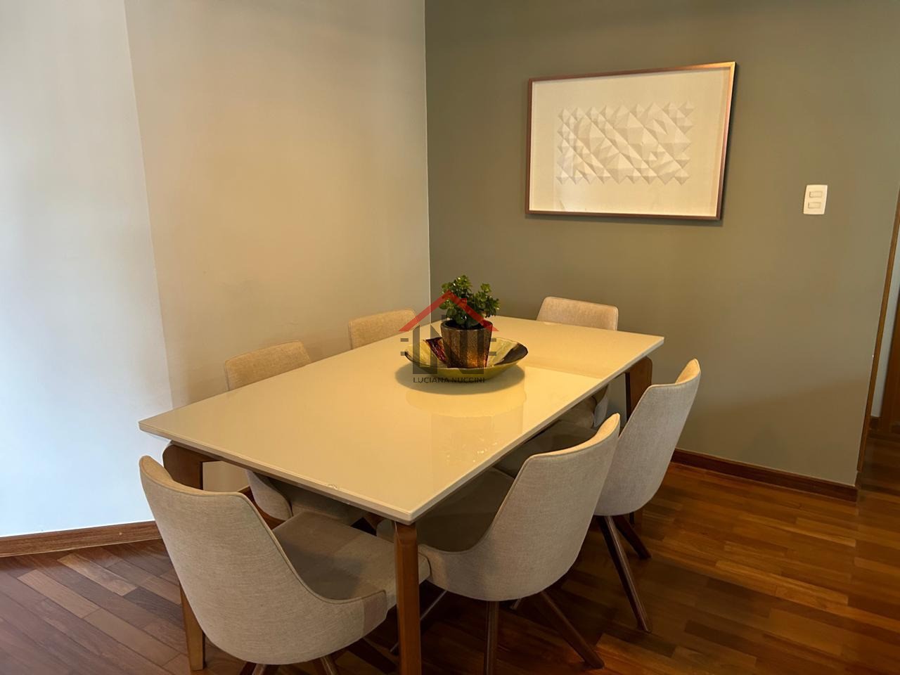 Venda de apartamento de luxo em Pinheiros, São Paulo-SP: 3 quartos, 1 suíte, 2 salas, 5 banheiros, 4 vagas de garagem, 130m².