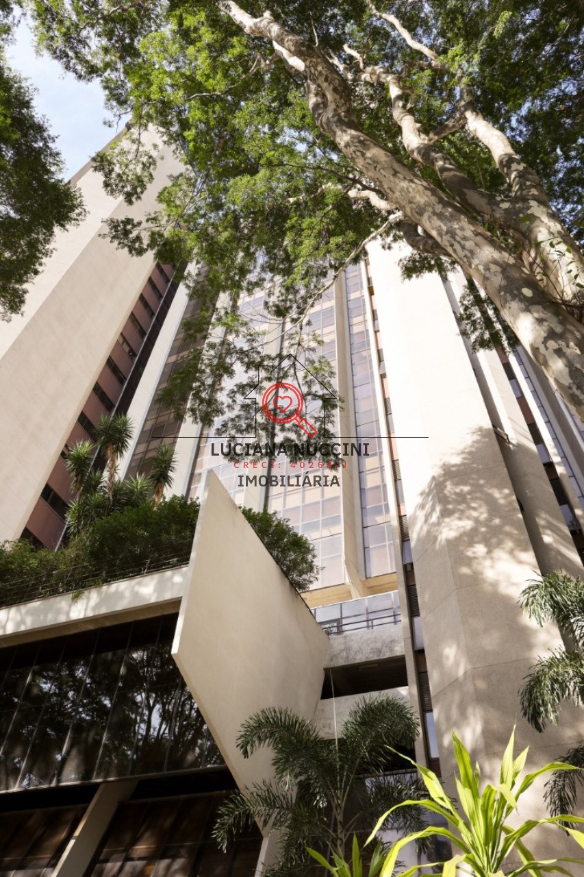 Conjunto comercial de luxo no Brooklin Paulista, São Paulo-SP: 5 salas, 8 banheiros, 17 vagas de garagem, 888m². Venda ou locação!