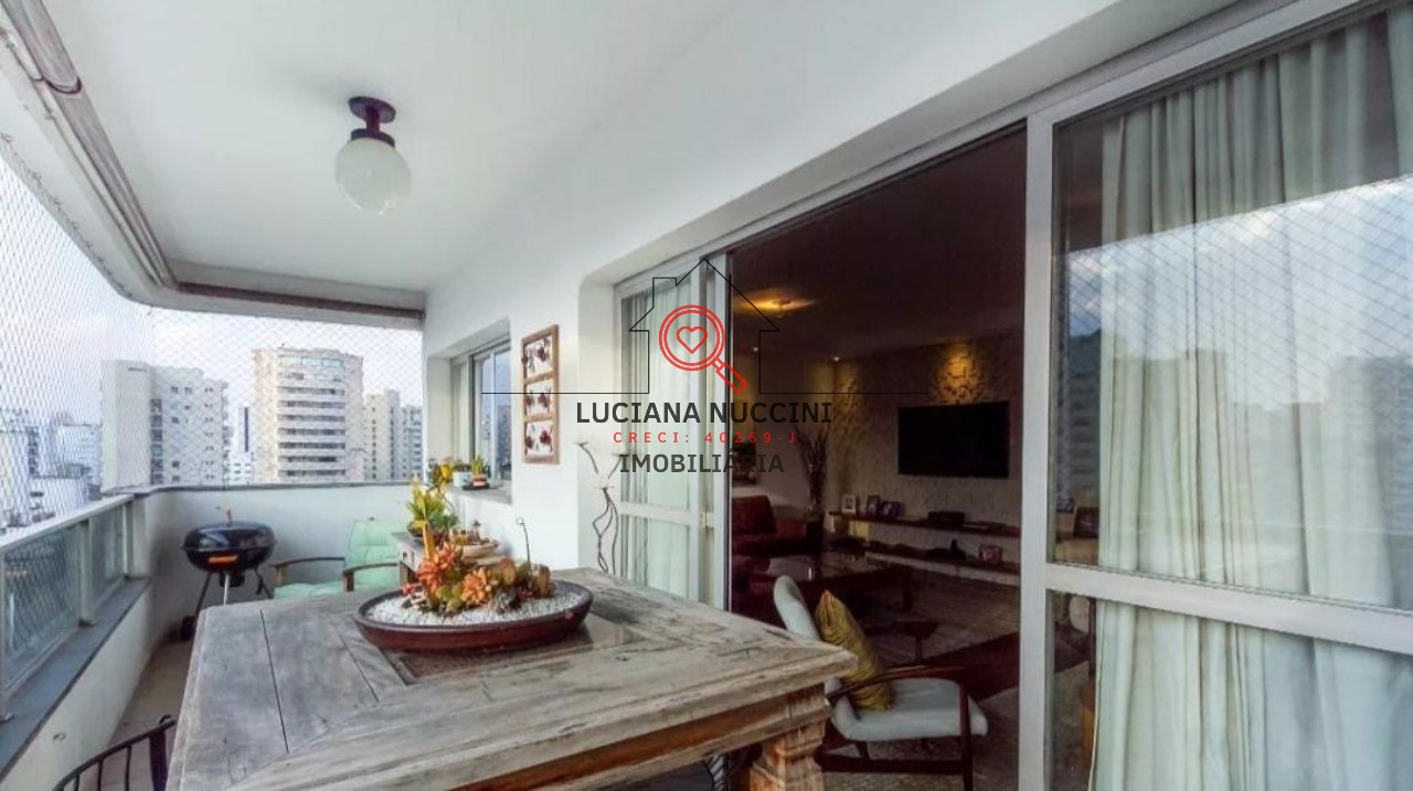 Apartamento à venda em Moema - SP: 4 quartos, 3 suítes, 4 vagas e 240m² de área! Venha conferir!