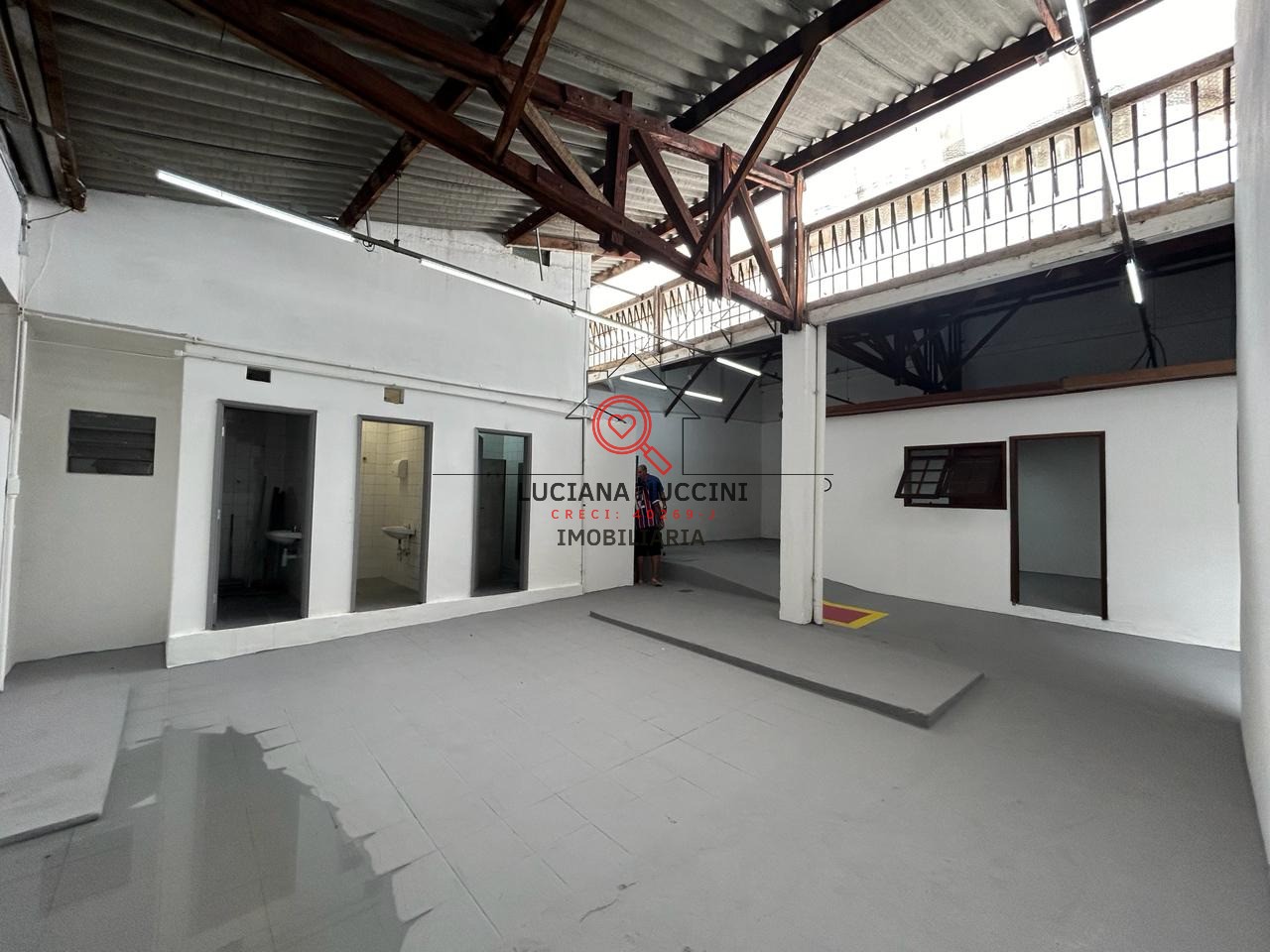 Conjunto Comercial para Locação em São Paulo-SP, Mirandópolis: 3 banheiros, 1.300 m² de Área.