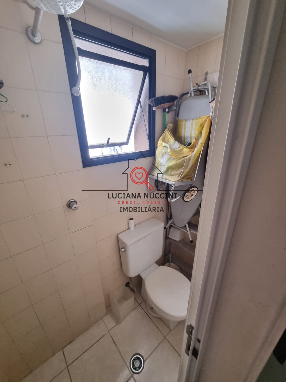 Apartamento para locação na Vila Nova Conceição, São Paulo-SP: 2 quartos, 2 salas, 1 banheiro, 2 vagas de garagem, 80m² de área.