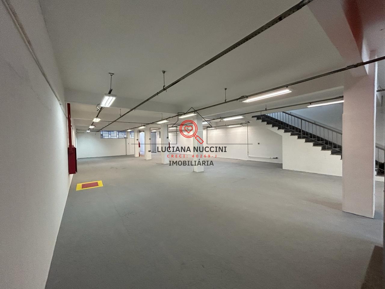 Conjunto Comercial para Locação em São Paulo-SP, Mirandópolis: 3 banheiros, 1.300 m² de Área.