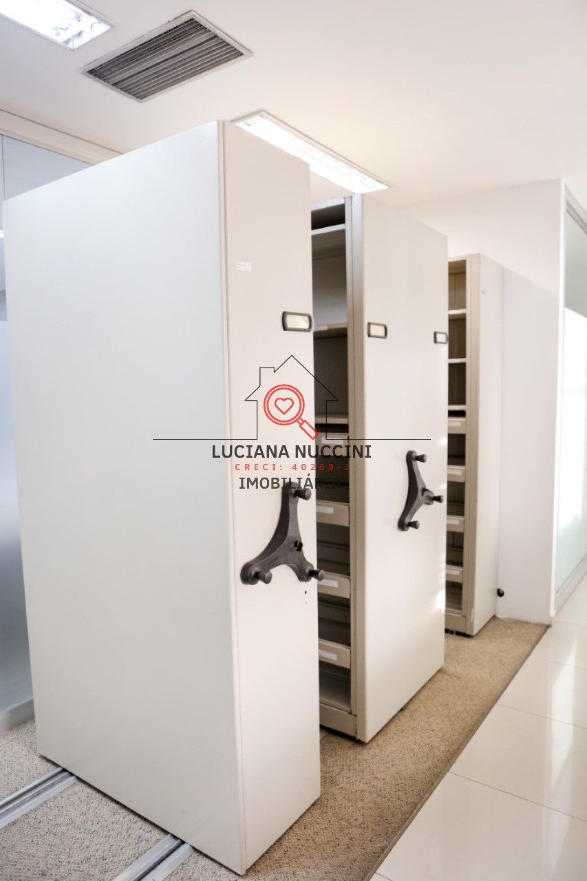 Conjunto comercial de luxo no Brooklin Paulista, São Paulo-SP: 5 salas, 8 banheiros, 17 vagas de garagem, 888m². Venda ou locação!