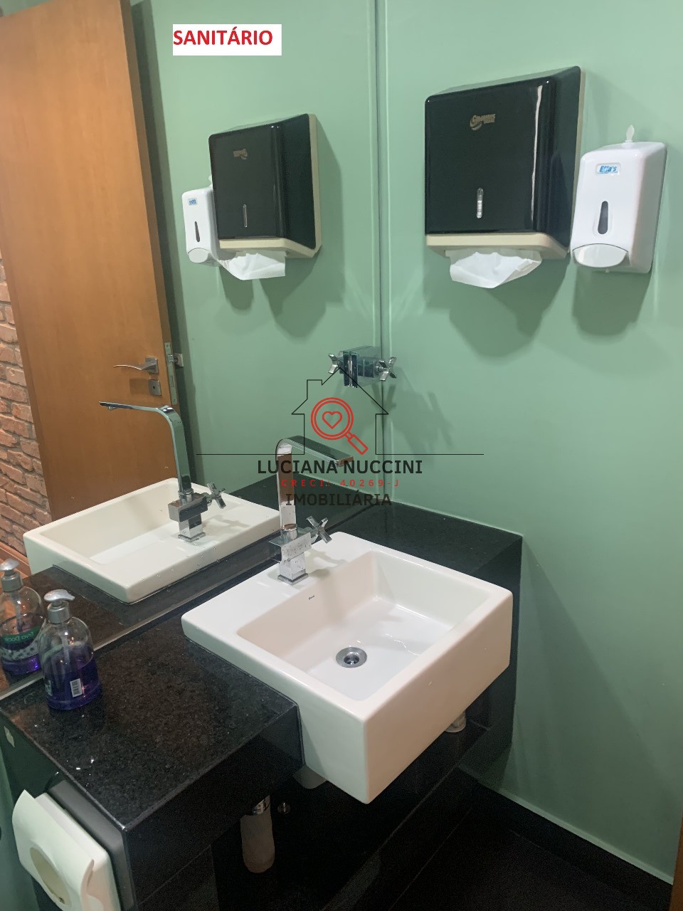 Conjunto Comercial de Alto Padrão na Bela Vista, São Paulo-SP: 4 Salas, 2 Banheiros, 2 Vagas de Garagem, 108m² de Área