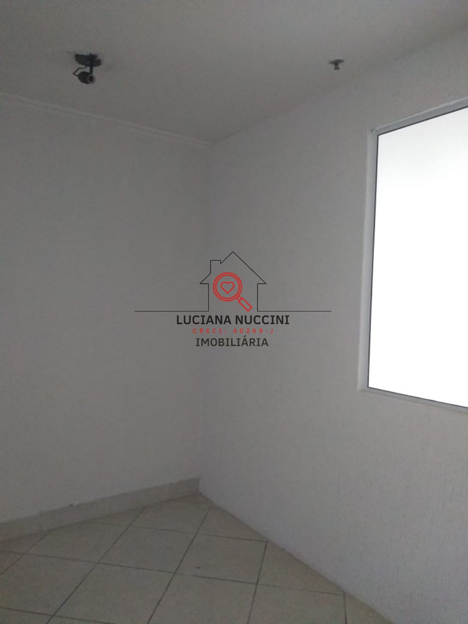Conjunto comercial de alto padrão para locação na Vila Mariana, São Paulo-SP: 2 salas, 2 banheiros, 1 vaga, 30m²!