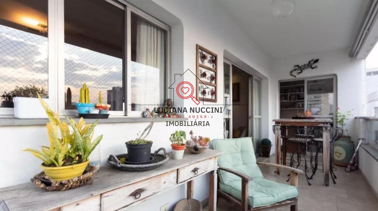 Apartamento à venda em Moema - SP: 4 quartos, 3 suítes, 4 vagas e 240m² de área! Venha conferir!