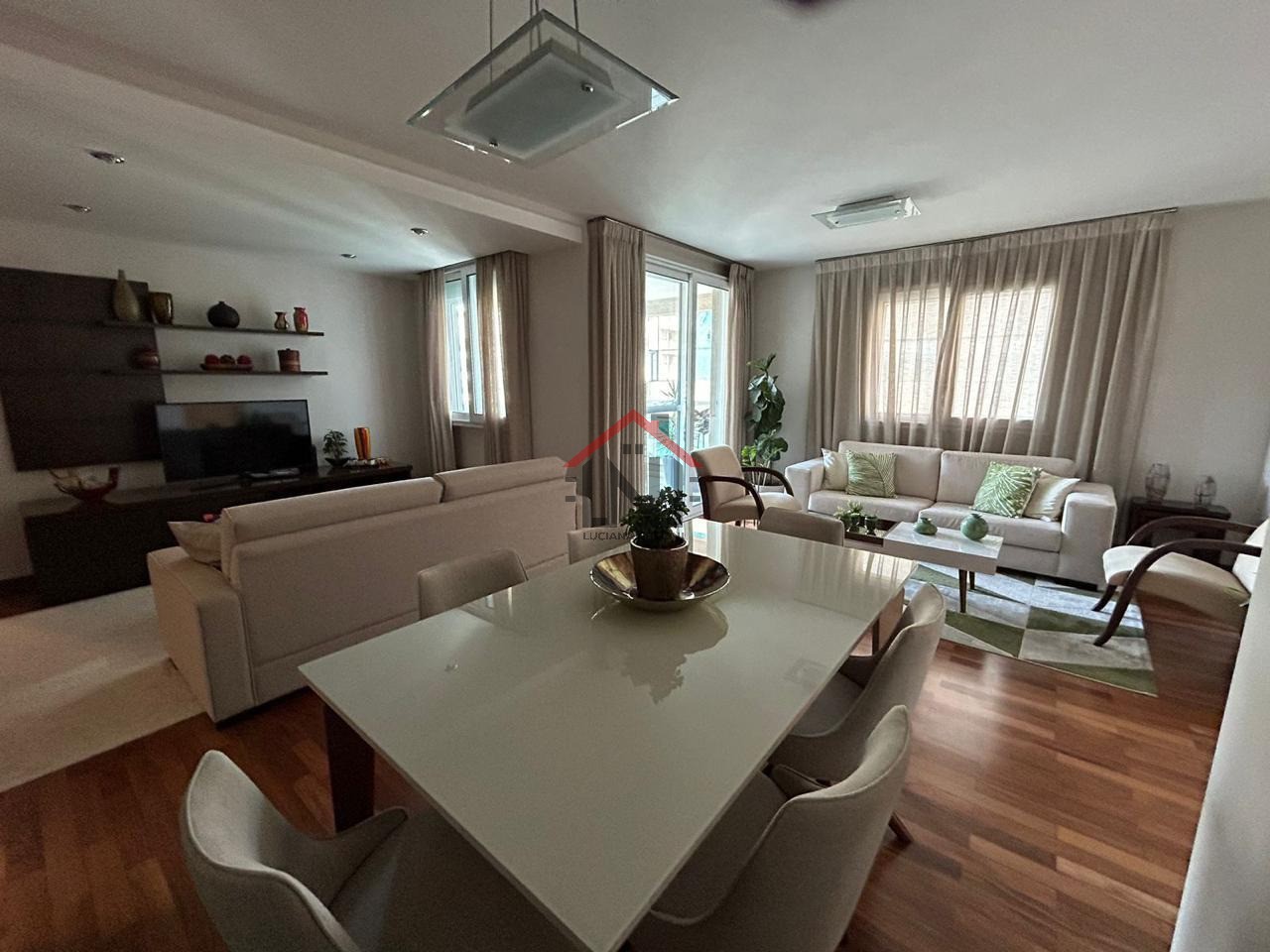 Venda de apartamento de luxo em Pinheiros, São Paulo-SP: 3 quartos, 1 suíte, 2 salas, 5 banheiros, 4 vagas de garagem, 130m².