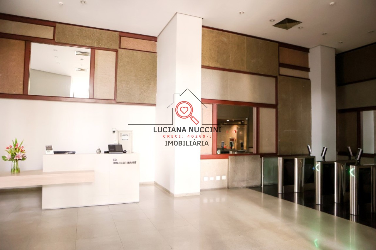 Conjunto comercial de luxo no Brooklin Paulista, São Paulo-SP: 5 salas, 8 banheiros, 17 vagas de garagem, 888m². Venda ou locação!