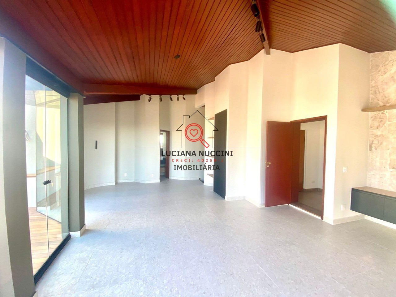 Cobertura de Luxo na Vila Mariana: 3 Quartos, 1 Suíte, 3 Banheiros, 3 Vagas de Garagem, 377m² de Pura Elegância em SP