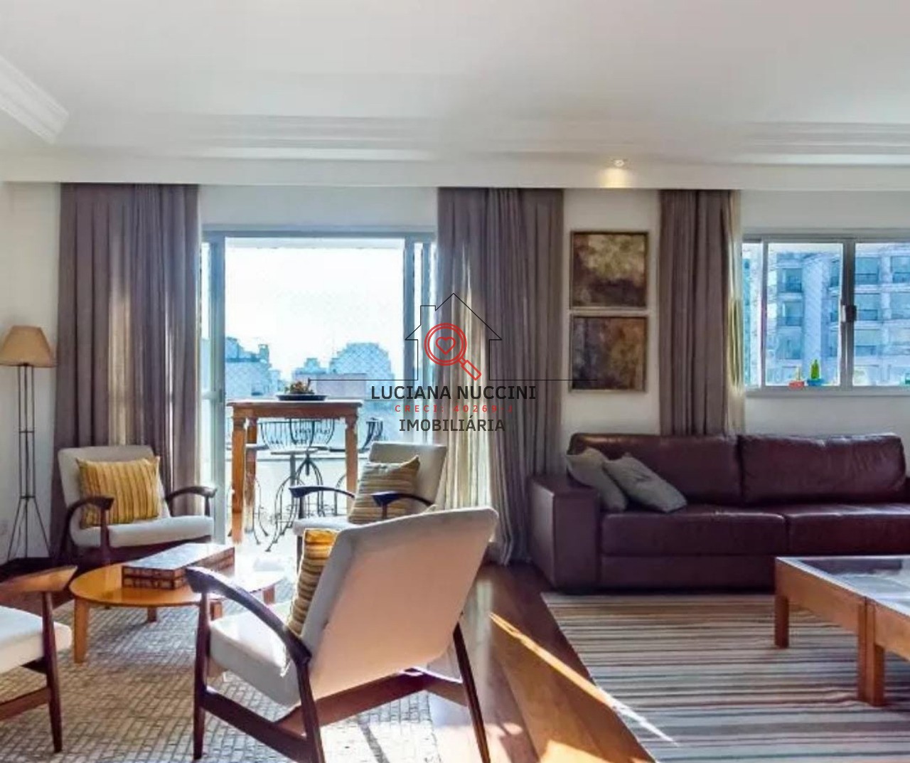 Apartamento à venda em Moema - SP: 4 quartos, 3 suítes, 4 vagas e 240m² de área! Venha conferir!