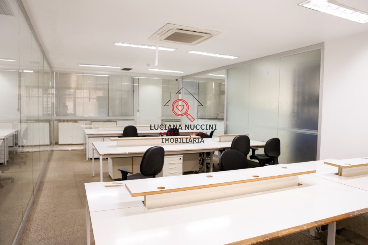Conjunto comercial de luxo no Brooklin Paulista, São Paulo-SP: 5 salas, 8 banheiros, 17 vagas de garagem, 888m². Venda ou locação!