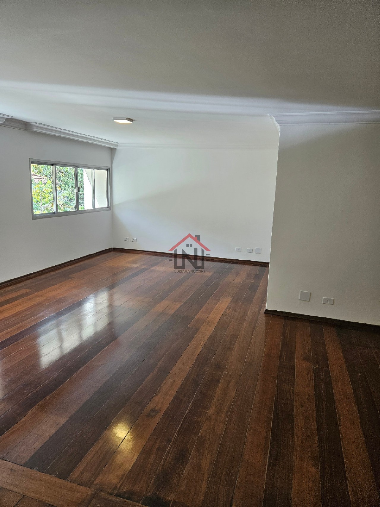 Apartamento de luxo no Jardim Paulista: 3 quartos, 1 suíte, 2 salas, 4 banheiros, 2 vagas, 175m² - São Paulo-SP