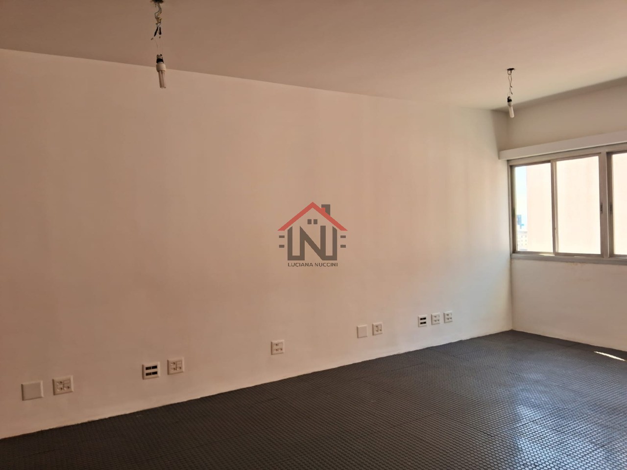 Conjunto Comercial à Venda ou Locação em São Paulo-SP, Bela Vista: 2 salas, 2 banheiros, 62m² de área