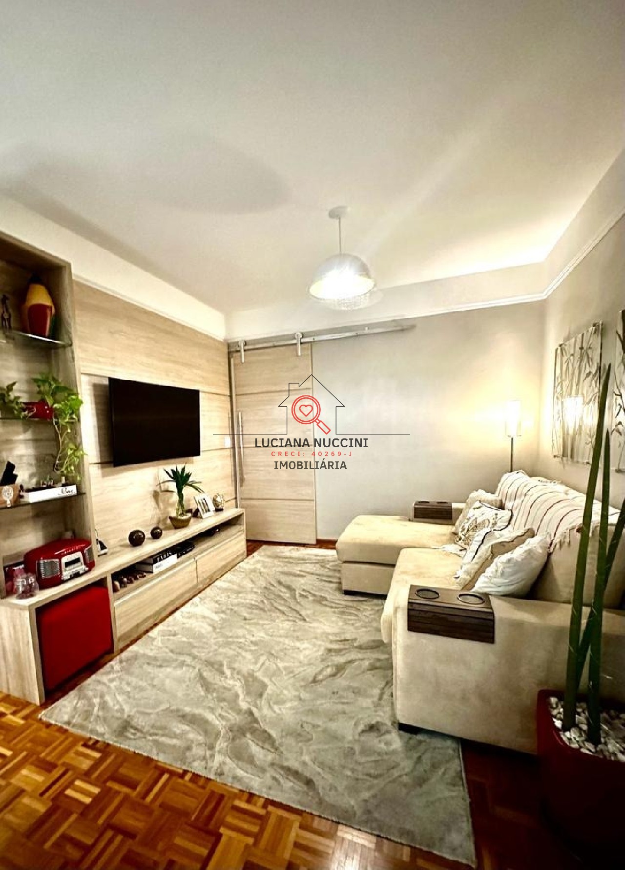 3 quartos, sendo 1 suíte e 1 adaptado para closet/escritório