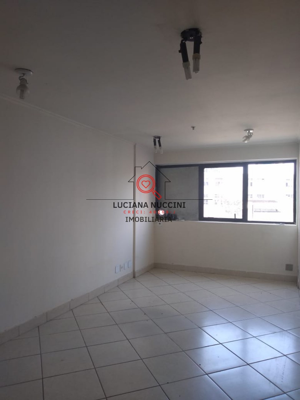 Conjunto comercial de alto padrão para locação na Vila Mariana, São Paulo-SP: 2 salas, 2 banheiros, 1 vaga, 30m²!