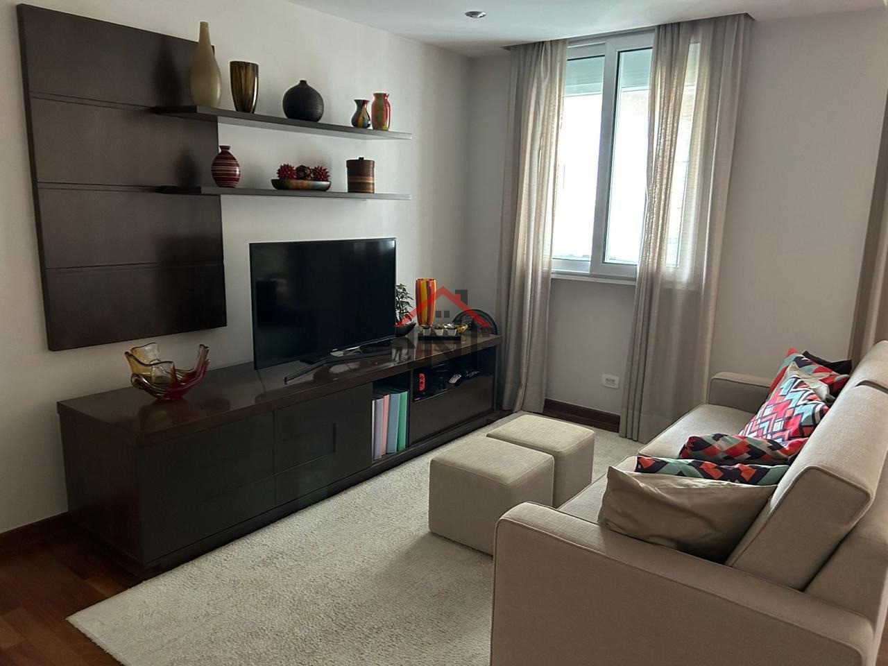 Venda de apartamento de luxo em Pinheiros, São Paulo-SP: 3 quartos, 1 suíte, 2 salas, 5 banheiros, 4 vagas de garagem, 130m².