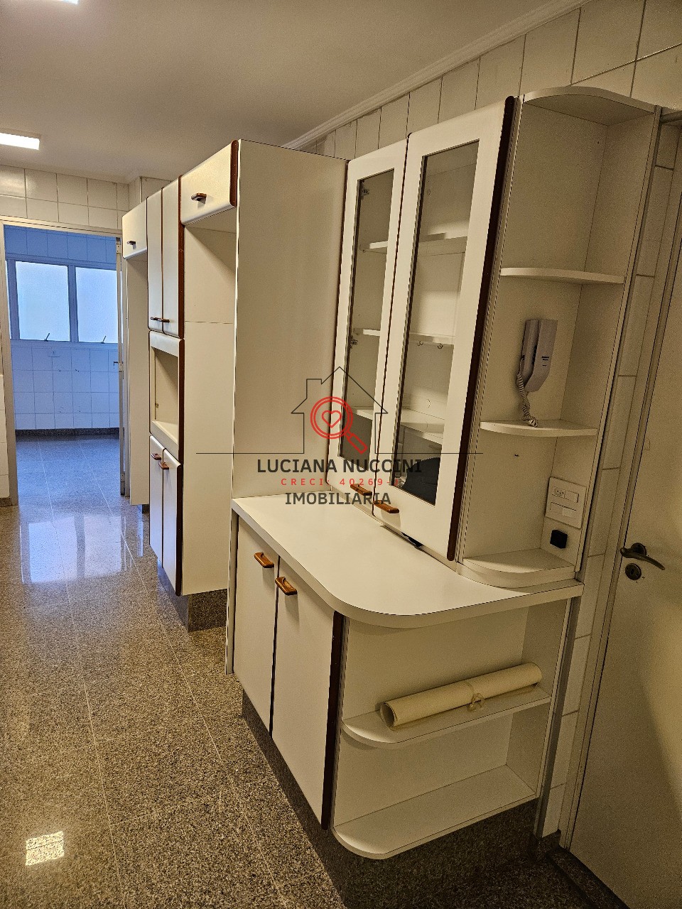 Apartamento de luxo no Jardim Paulista: 3 quartos, 1 suíte, 2 salas, 4 banheiros, 2 vagas, 175m² - São Paulo-SP
