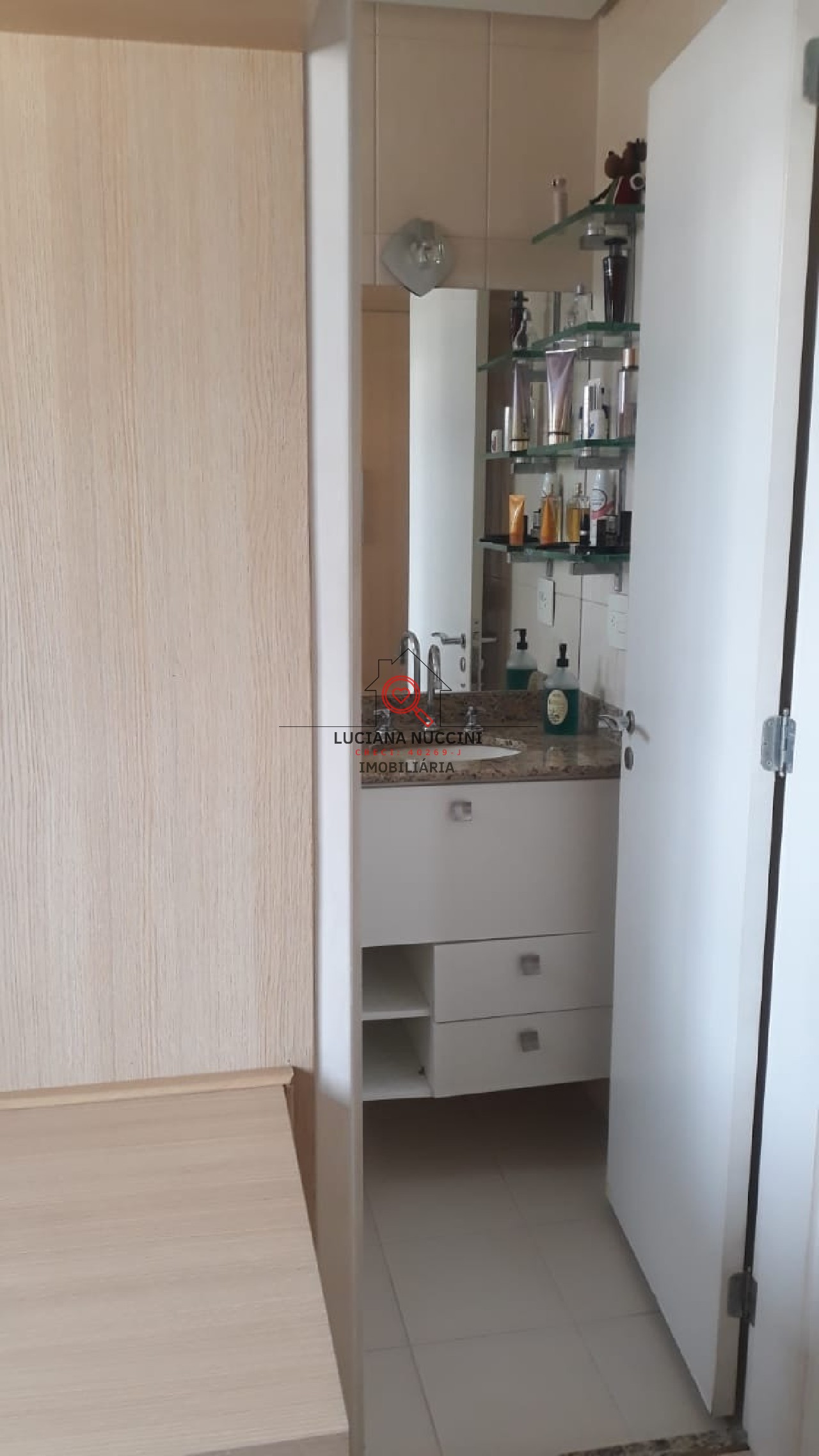 Apartamento de luxo com 3 suítes e 4 vagas na Vila Monumento, São Paulo-SP! 141m² de sofisticação e conforto.