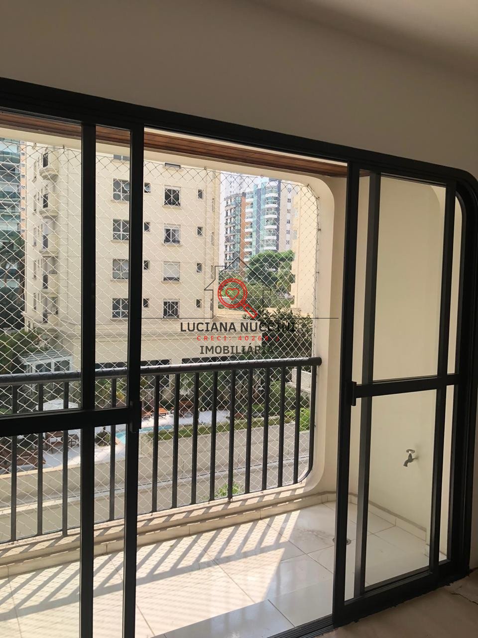 Apartamento para locação em Moema, São Paulo-SP: Espaço amplo e acolhedor
