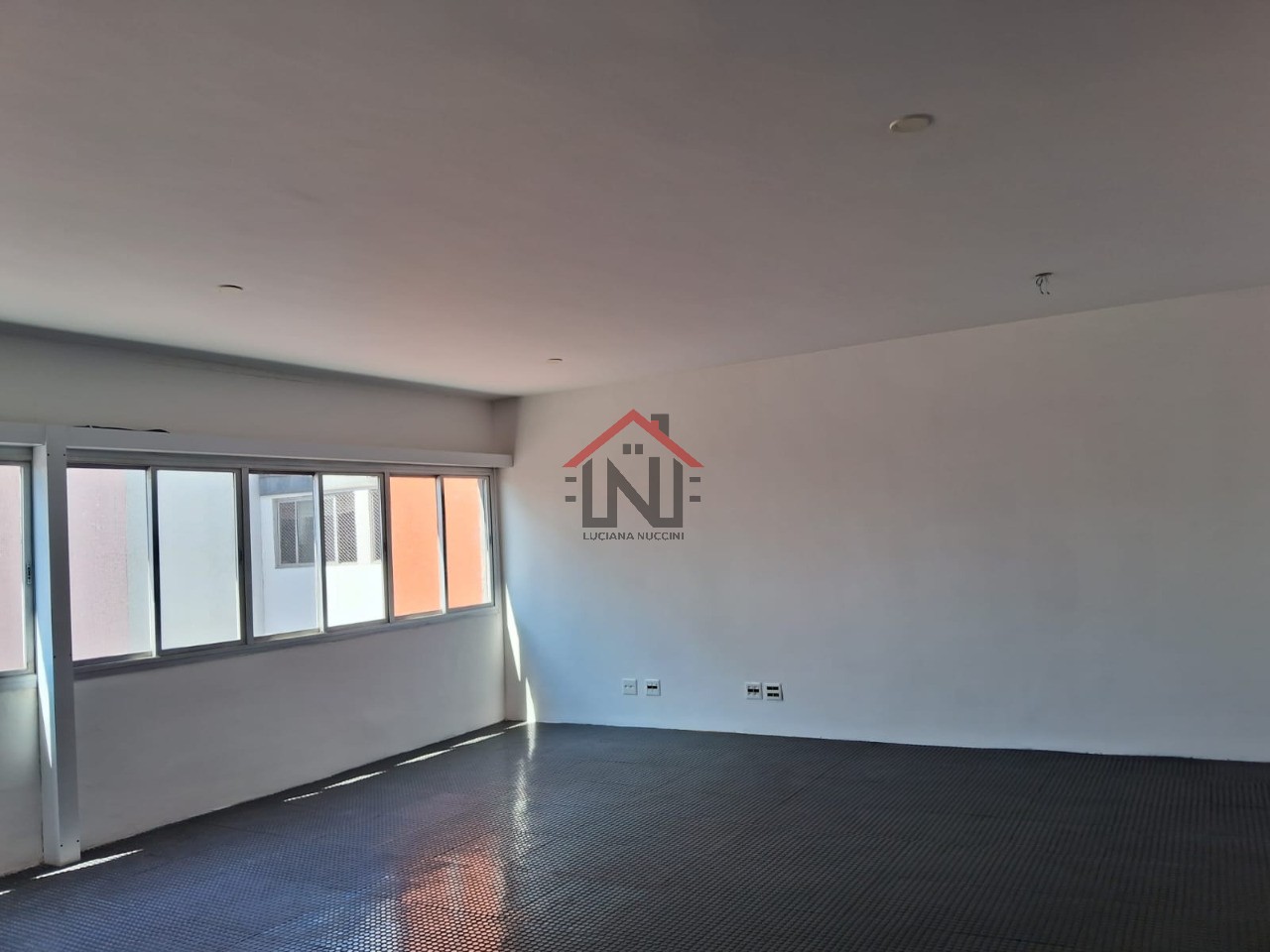 Conjunto Comercial à Venda ou Locação em São Paulo-SP, Bela Vista: 2 salas, 2 banheiros, 62m² de área