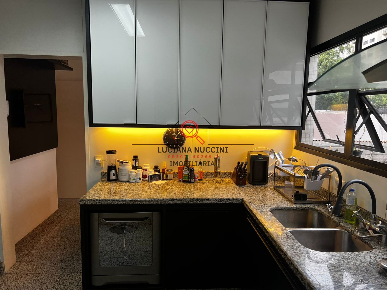 Apartamento de luxo à venda ou para locação em Indianópolis, São Paulo-SP: 3 quartos, 3 suítes, 2 salas, 3 vagas, 179m²