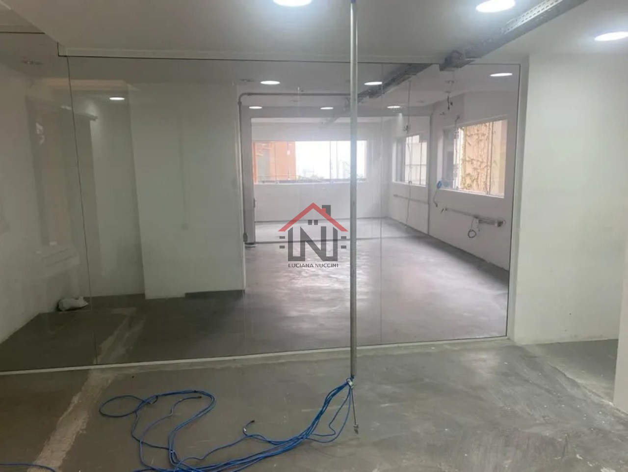 Conjunto Comercial de Alto Padrão em São Paulo-SP, com 8 banheiros, 3 vagas de garagem e 610m² de área!