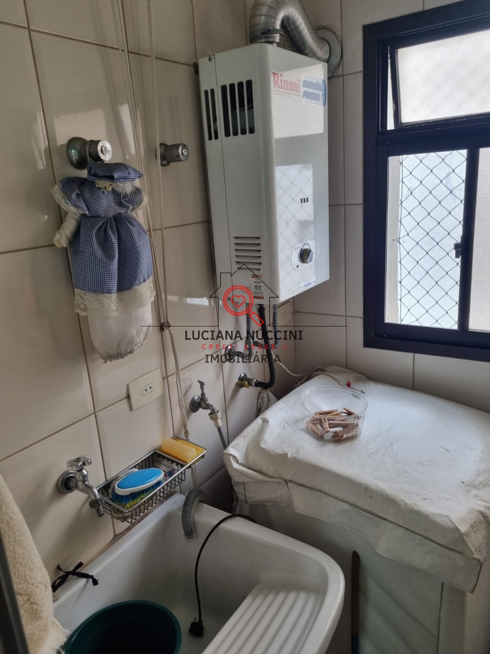 Apartamento para locação na Vila Nova Conceição, São Paulo-SP: 2 quartos, 2 salas, 1 banheiro, 2 vagas de garagem, 80m² de área.