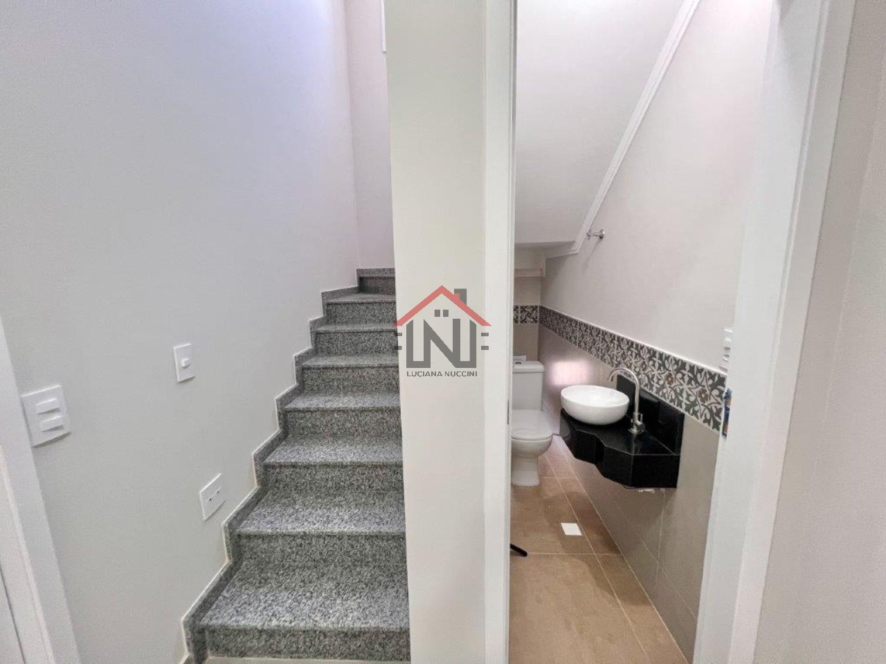 Imperdível oportunidade: Casa à venda em São Paulo-SP, Mirandópolis, 3 quartos, 1 suíte, 1 sala, 2 banheiros, 3 vagas, 170m².