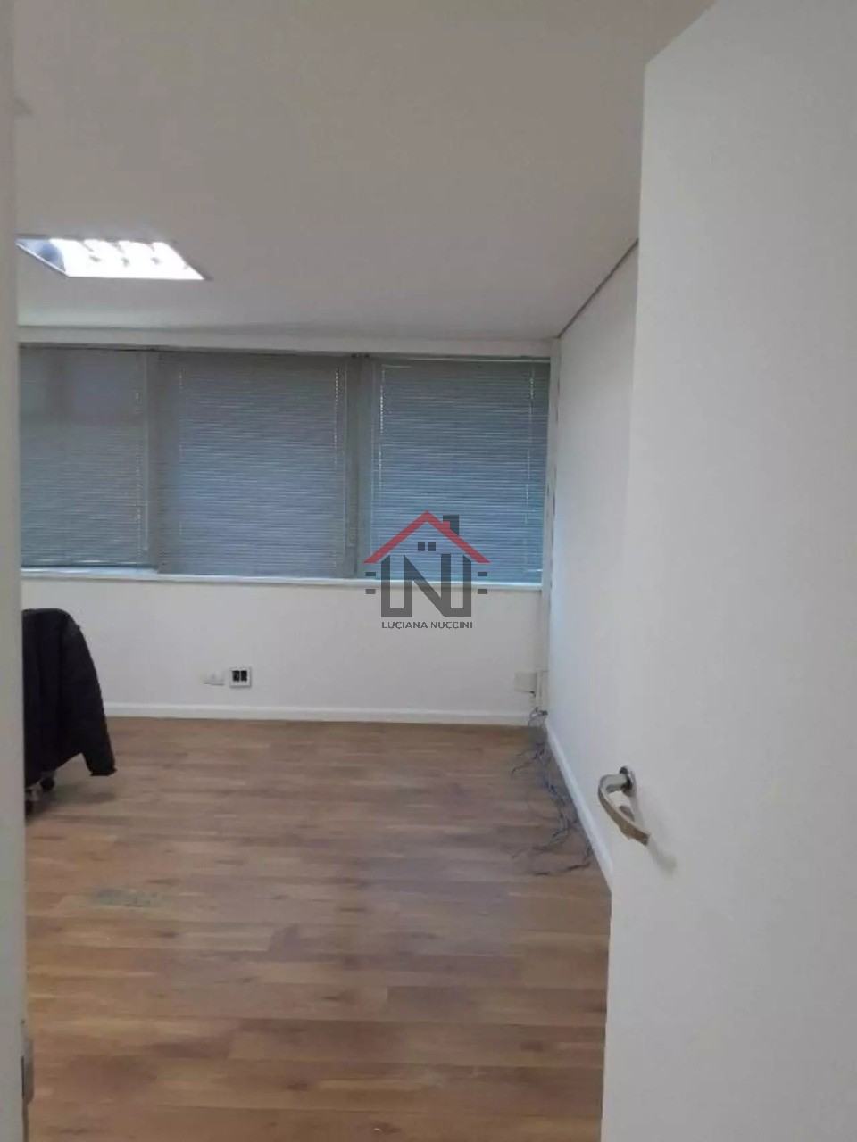 Conjunto Comercial de Alto Padrão na Cidade Monções, São Paulo-SP: 3 Banheiros, 4 Vagas e 204m² de Área