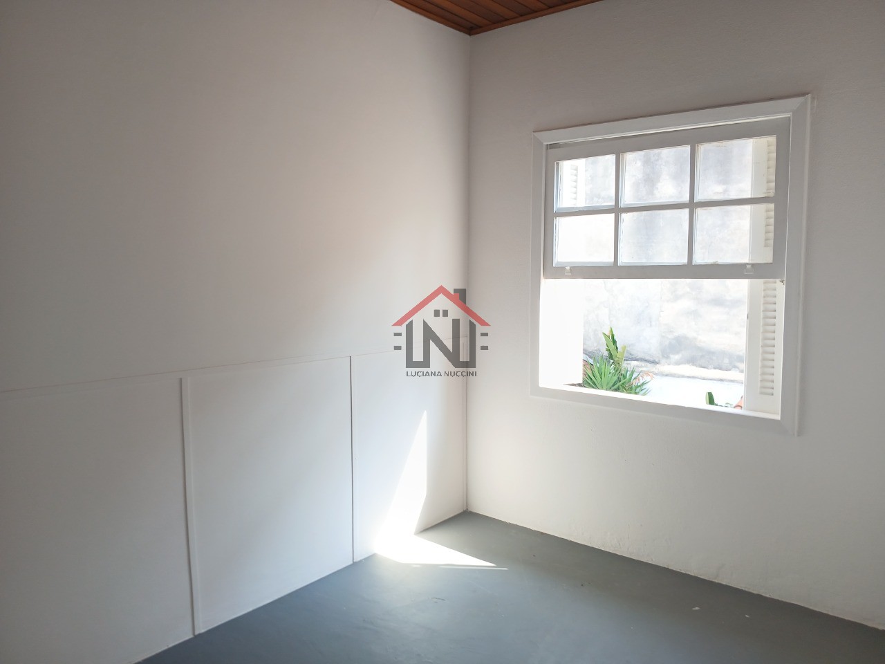 Casa para locação em São Paulo-SP, bairro Aclimação, 2 quartos, 1 sala, 1 vaga de garagem, 208m² de área.
