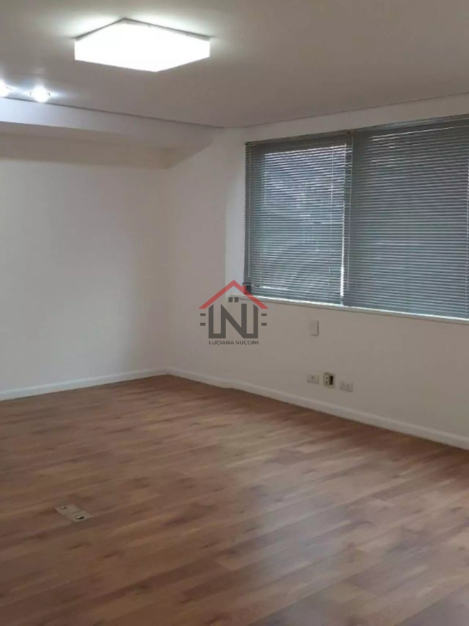 Conjunto Comercial de Alto Padrão na Cidade Monções, São Paulo-SP: 3 Banheiros, 4 Vagas e 204m² de Área