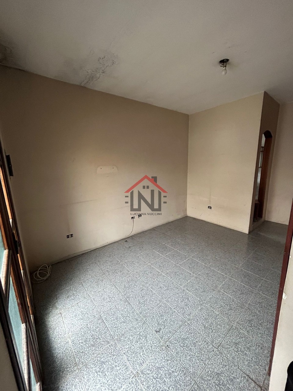 Casa à venda em São João Clímaco, São Paulo-SP: 3 quartos, 3 salas, 3 banheiros, 5 vagas de garagem, 298m² de área.