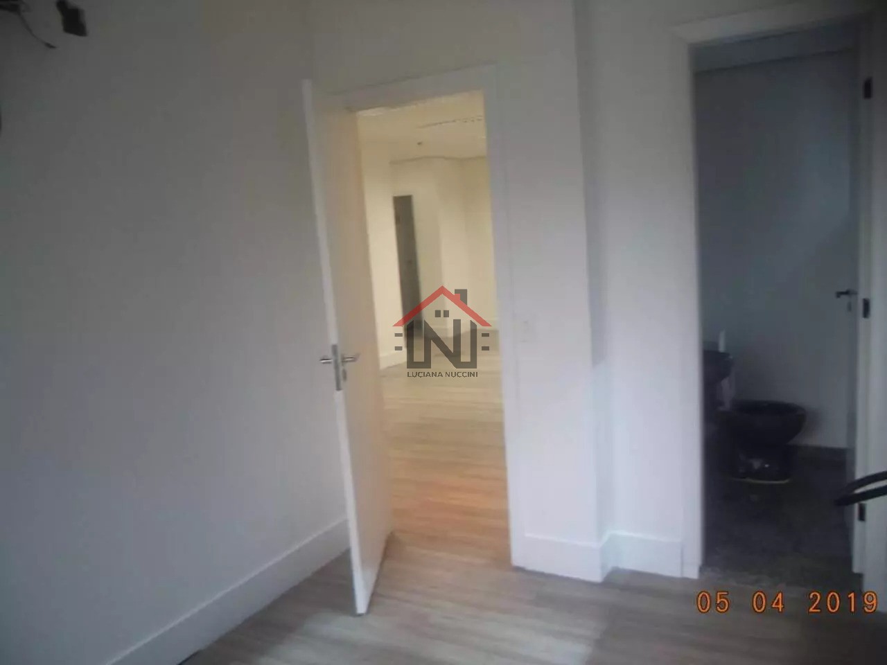 Conjunto Comercial à Venda na Vila Olímpia - São Paulo-SP: 2 Banheiros, 1 Vaga, 37m² de Área!