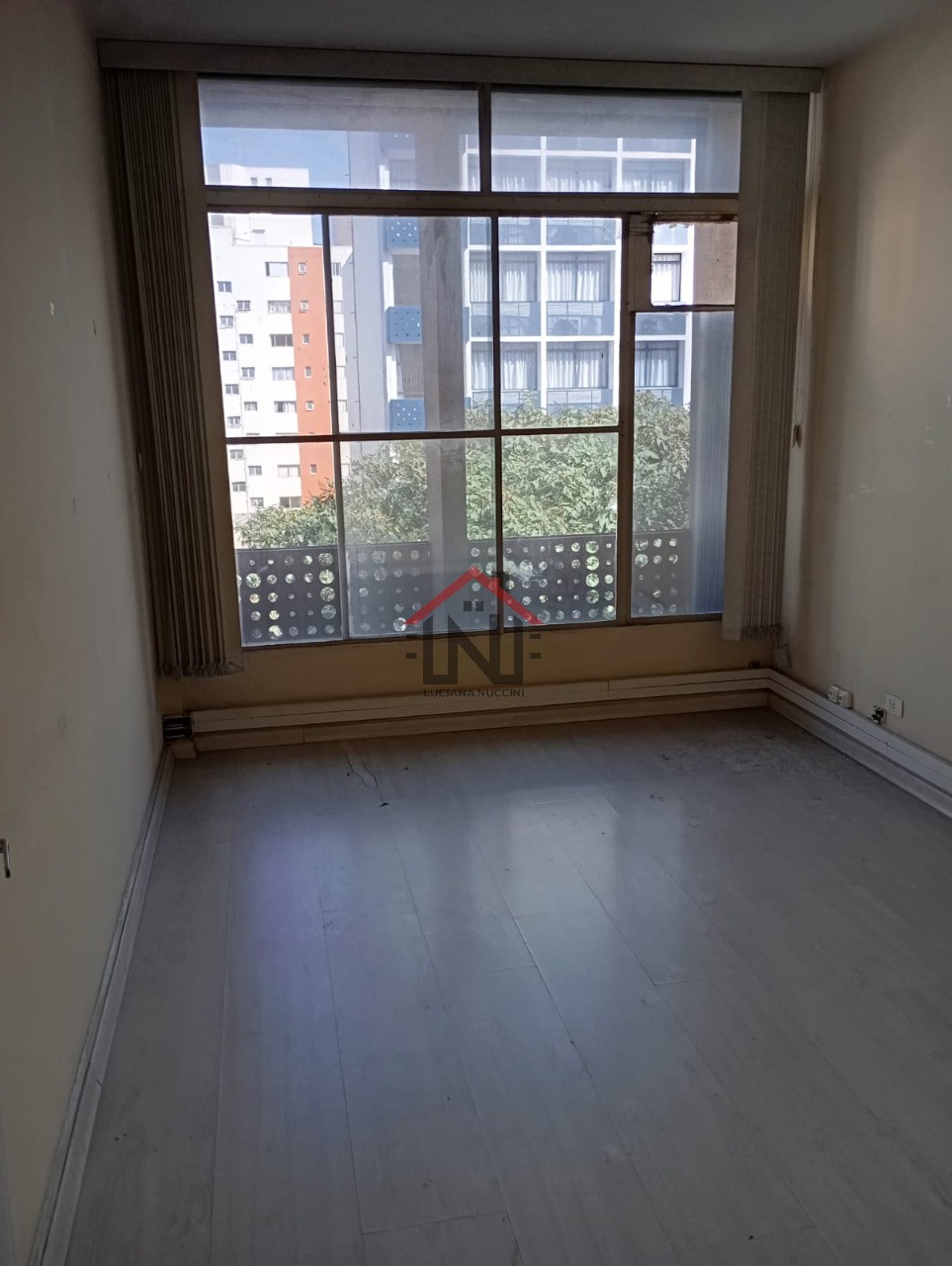 Conjunto Comercial para Locação no Paraíso, São Paulo-SP: 1 Sala, 1 Banheiro, 95m² de Área!