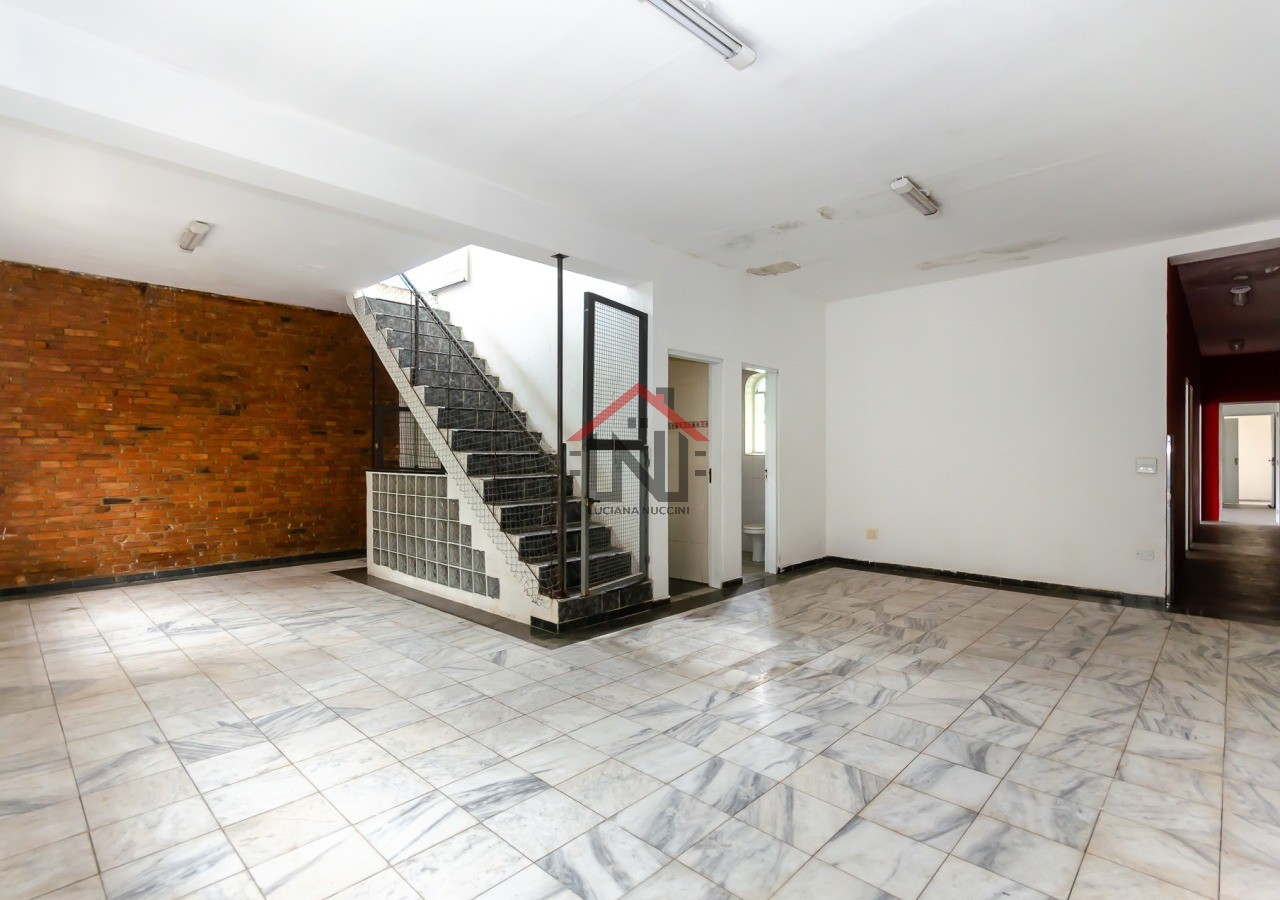 Aluguel de Casa com 3 Quartos e 1 Suíte na Vila Romana, São Paulo-SP: Espaço e Conforto em 230m²!