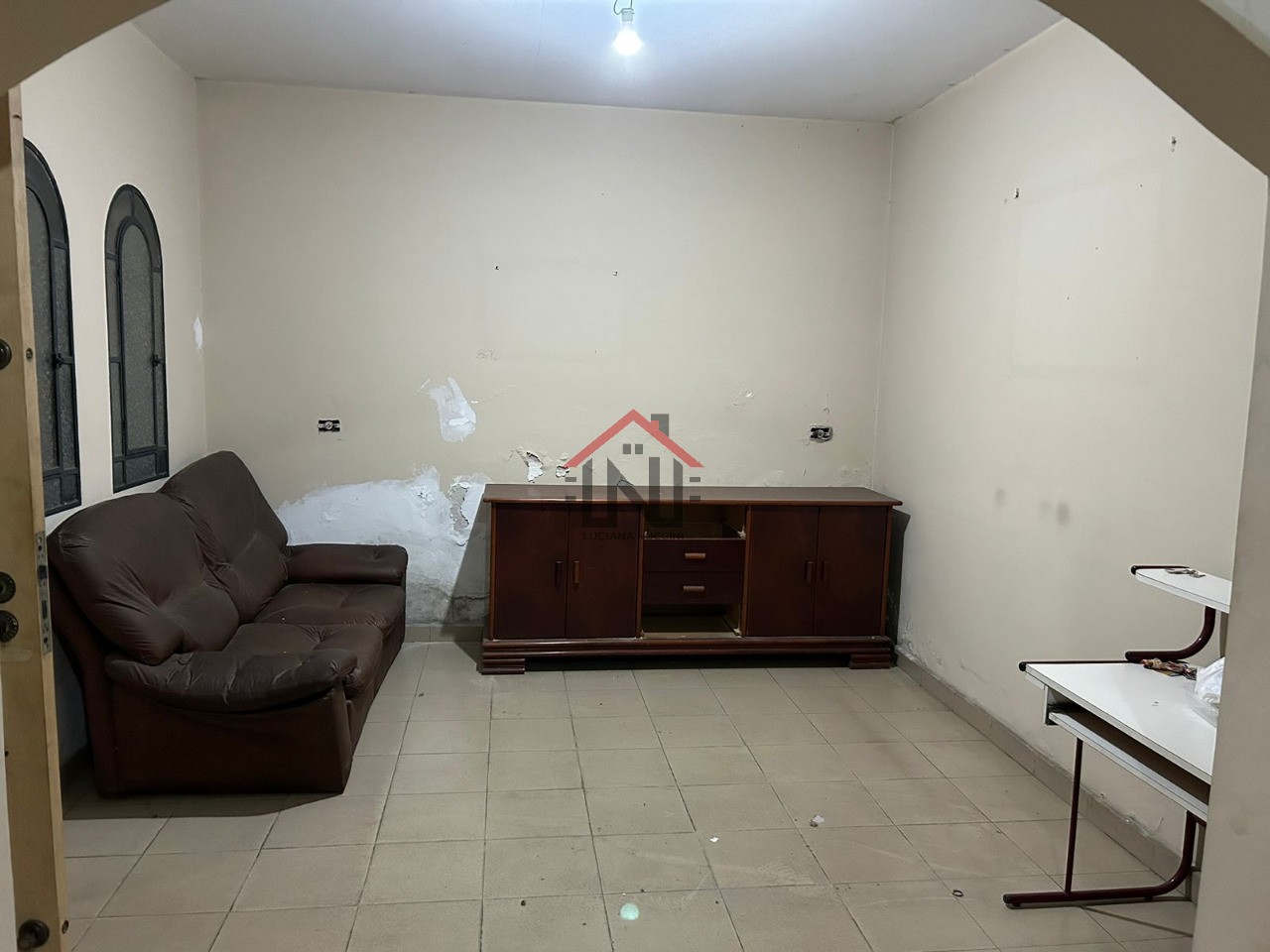 Casa à venda em São João Clímaco, São Paulo-SP: 3 quartos, 3 salas, 3 banheiros, 5 vagas de garagem, 298m² de área.