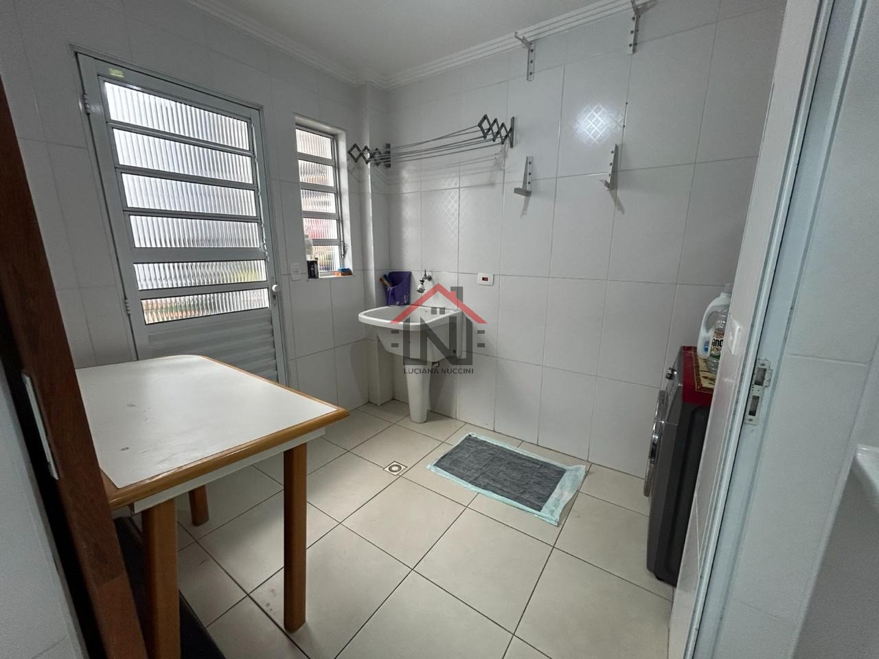 Luxuosa mansão de 6 quartos e 6 suítes na Vila Mariana, São Paulo-SP: 2 salas, 6 vagas e 243m² de puro requinte!