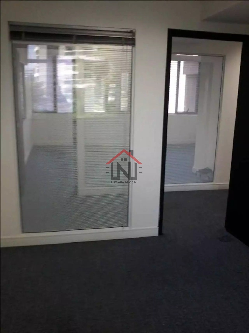 Conjunto Comercial de Alto Padrão na Cidade Monções, São Paulo-SP: 212m², 2 Banheiros, 3 Vagas de Garagem!
