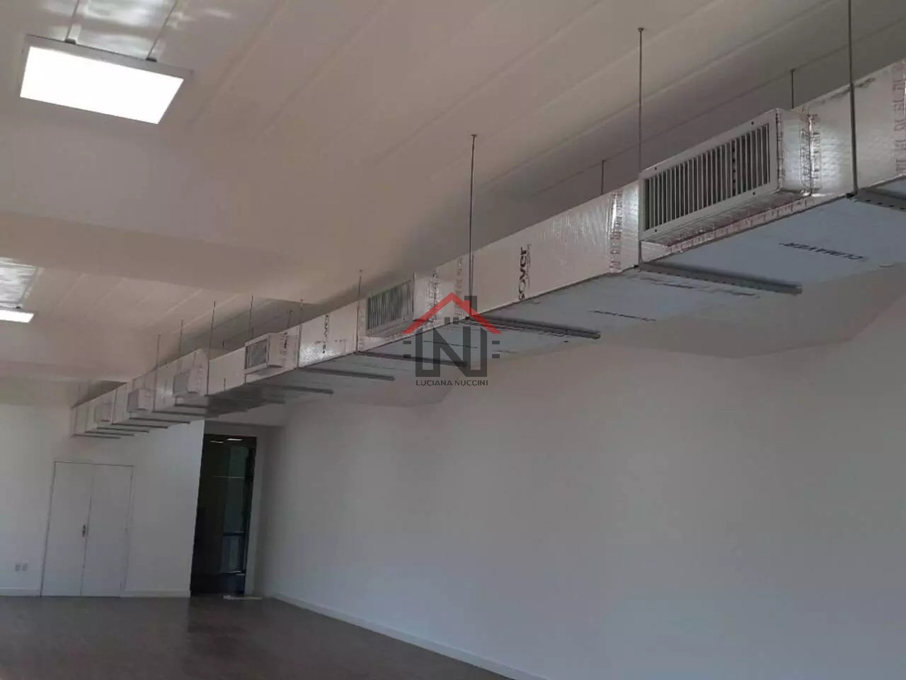 Imóvel comercial de alto padrão com 7 banheiros e 187m² em Cidade Monções, São Paulo-SP: venda ou locação!