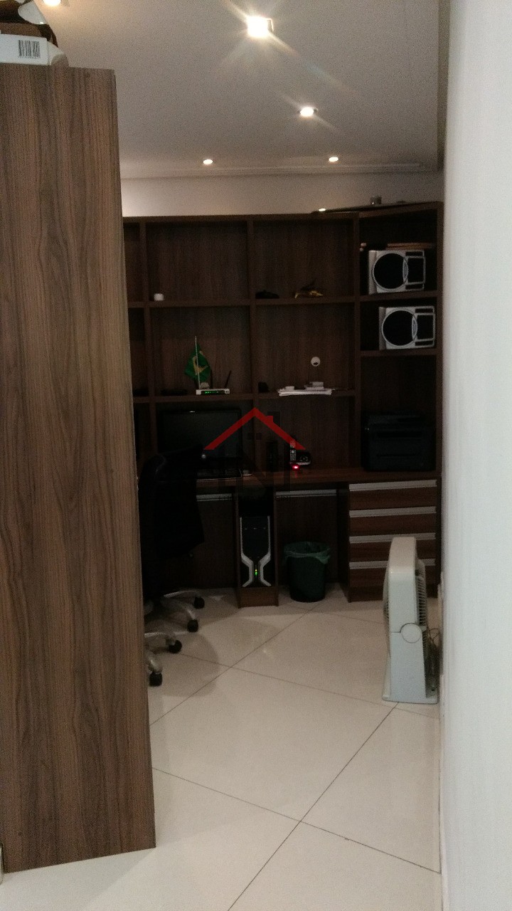 Casa de luxo à venda em São Paulo-SP, Sacomã: 4 quartos, 1 suíte, 1 sala, 3 banheiros, 4 vagas, 500m². Venha conferir!