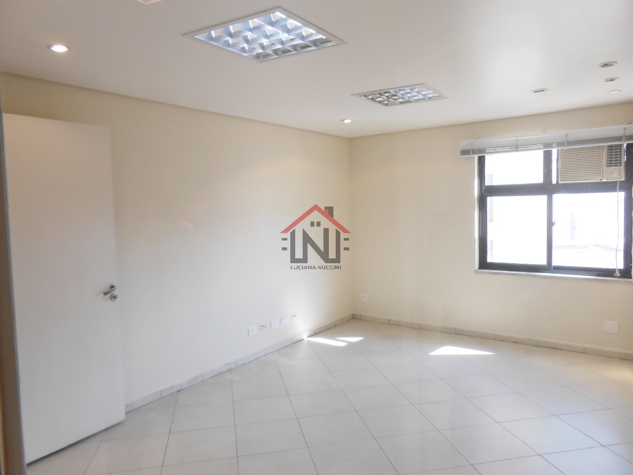 Excelente oportunidade de locação: Apartamento comercial de 155m² com 1 banheiro no Centro de São Paulo-SP!