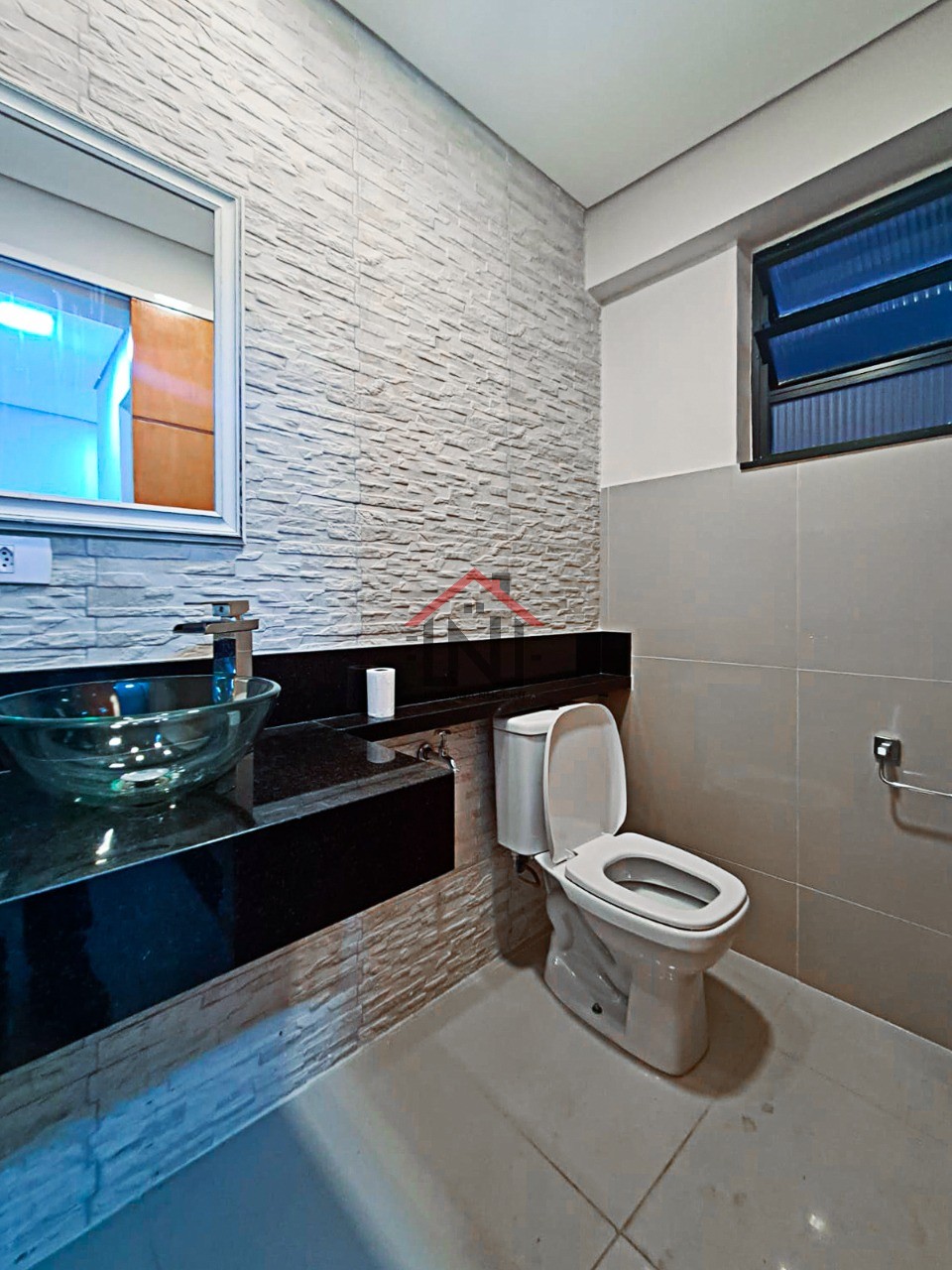 Aluguel de Apartamento Comercial de 155m² com 1 Banheiro no Centro de São Paulo-SP
