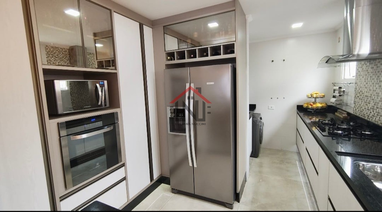 Casa em Condomínio à Venda em São Paulo - 3 Quartos, 1 Suíte, 1 Sala, 2 Banheiros, 3 Vagas, 220 m² de Área.