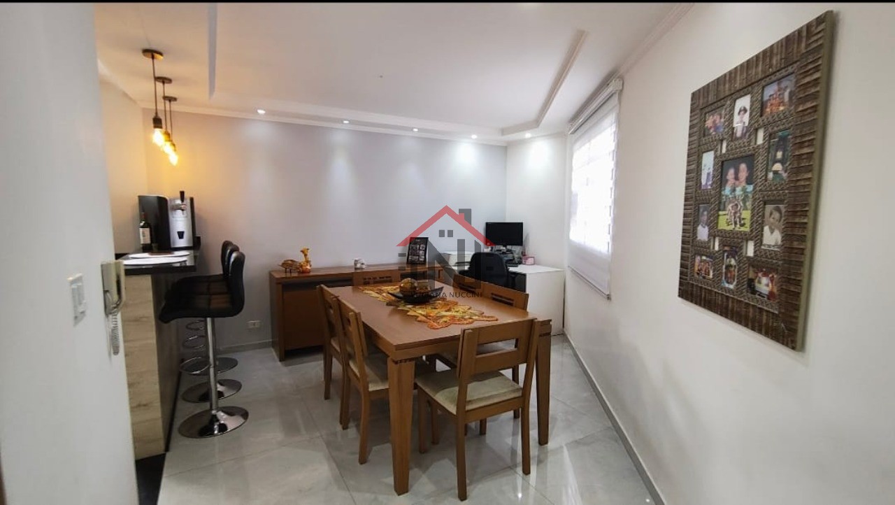 Casa em Condomínio à Venda em São Paulo - 3 Quartos, 1 Suíte, 1 Sala, 2 Banheiros, 3 Vagas, 220 m² de Área.