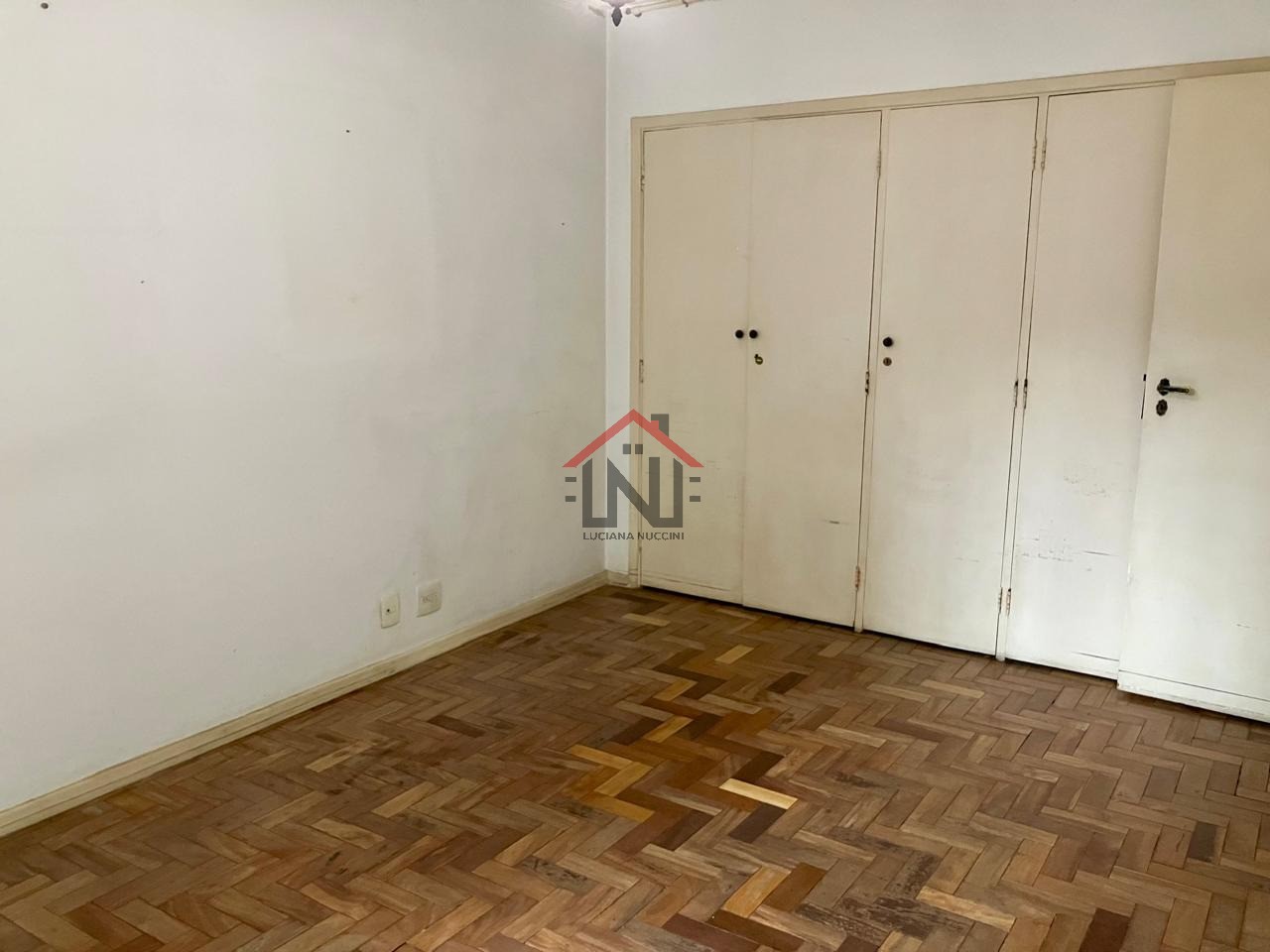 Apartamento à venda no Jardim Paulista, São Paulo-SP: 2 quartos, 1 suíte, 1 sala, 2 banheiros, 1 vaga - 154m².