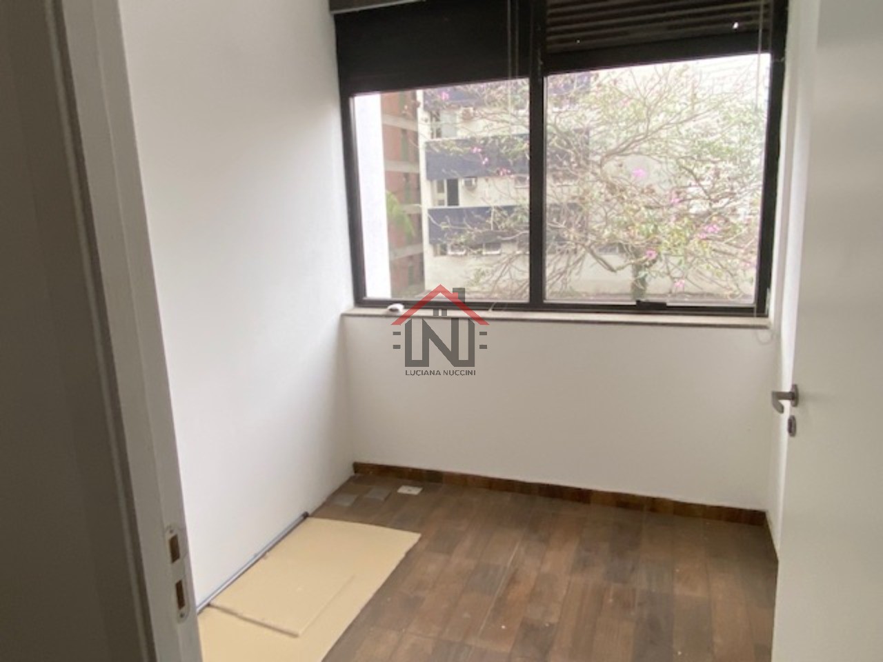 Excelente Sala Comercial para Locação no Paraíso, São Paulo-SP: 1 Banheiro, 2 Vagas de Garagem, 62,00 m² de Área