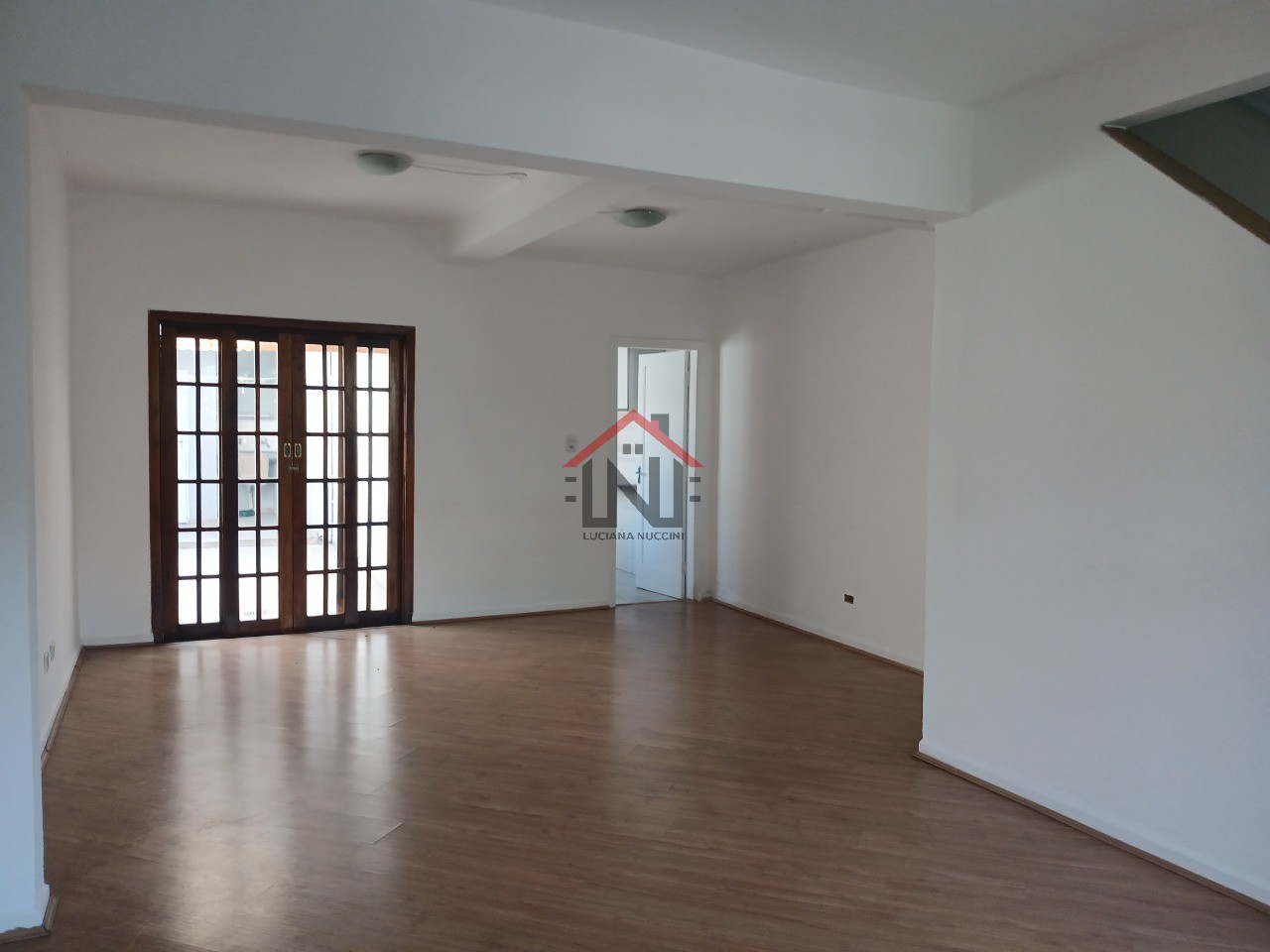 Casa para locação em São Paulo-SP, bairro Aclimação, 2 quartos, 1 sala, 1 vaga de garagem, 208m² de área.