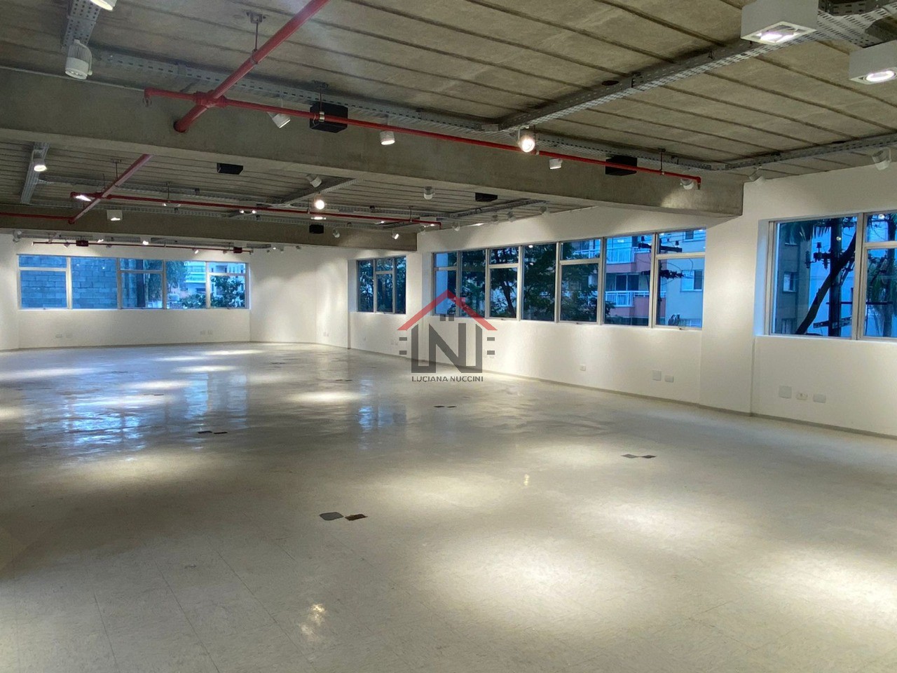Conjunto Comercial de Alto Padrão na Vila Olímpia, São Paulo-SP: Espaço Ideal para o Sucesso do seu Negócio!