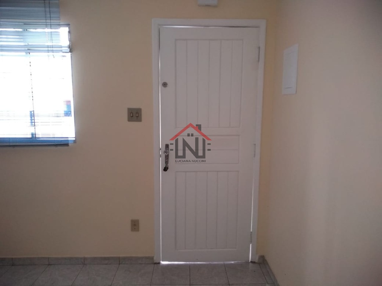 Imperdível oportunidade: casa de 2 quartos com suíte e 2 vag